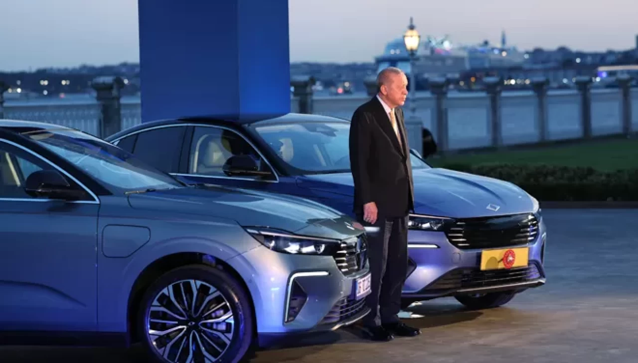 Cumhurbaşkanı Erdoğan'dan Togg açıklaması: "T10F modelinin Tip Onay Belgesi'ni verdik"