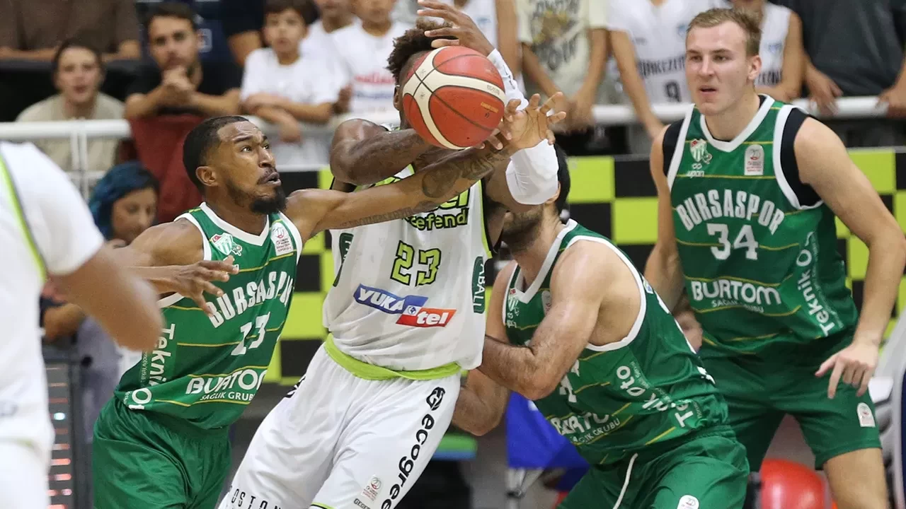 Merkezefendi lige galibiyetle başladı | Maç Sonucu Merkezefendi 75-65 Bursaspor