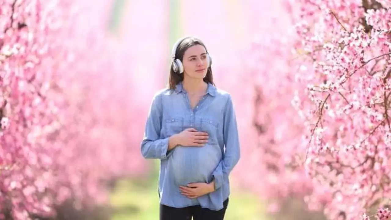 Doğum Sonrası Cilt ve Saç Bakımı: Hamilelikten Sonra Nelere Dikkat Edilmeli?