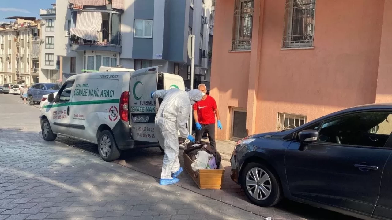 Denizli'de yayılan kötü koku merak uyandırdı: Yalnız yaşayan adamın öldüğü ortaya çıktı