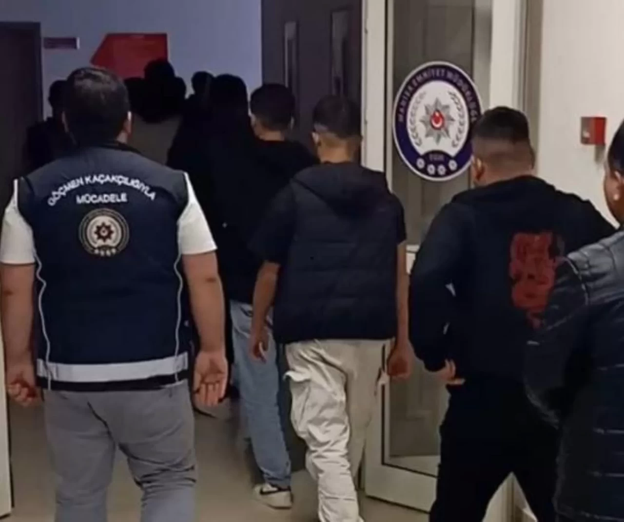 Manisa’da düzensiz göçmen operasyonu: İşletme sahibine ceza kesildi