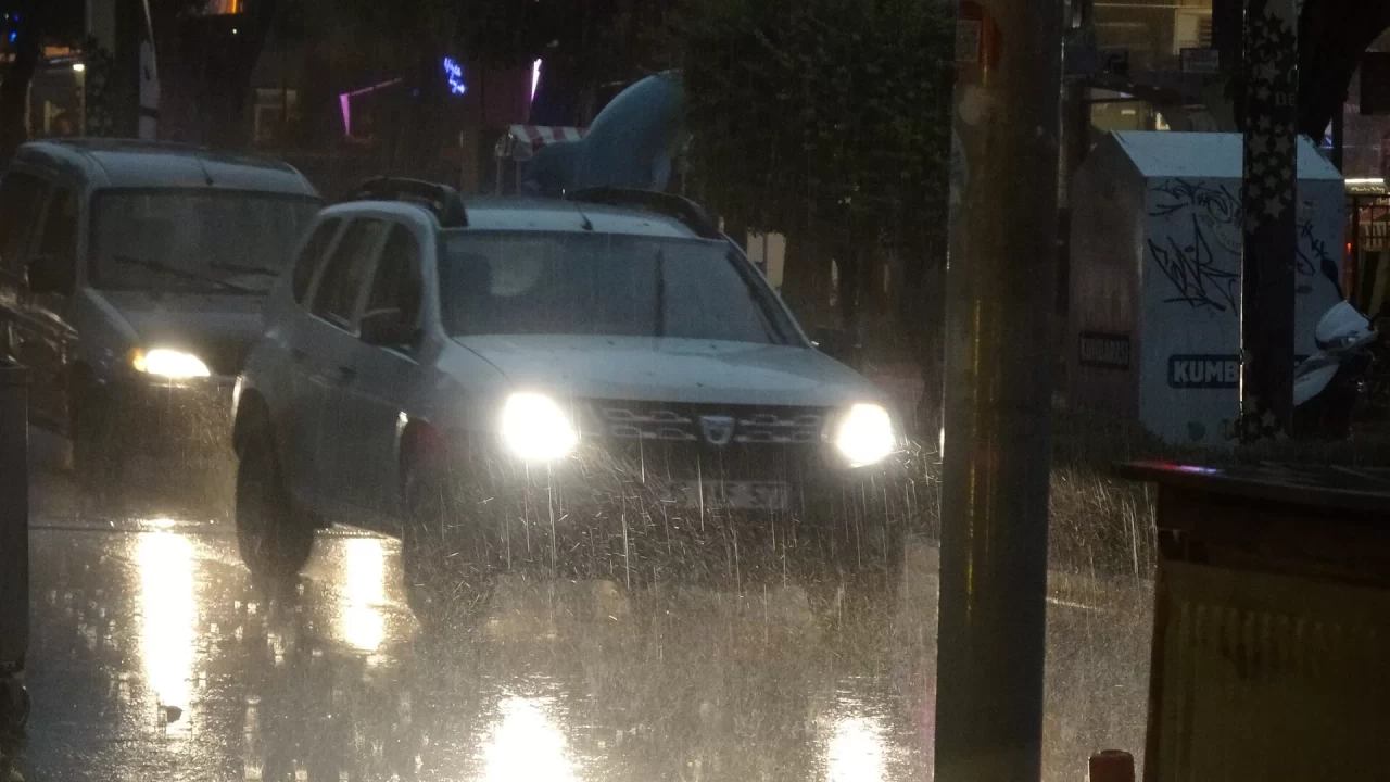 Burdur'da sağanak yağış etkili oldu