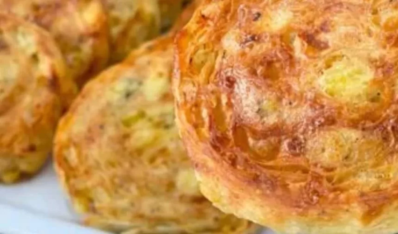 Çat kapı gelen misafire! Pratik buzluk böreği tarifi