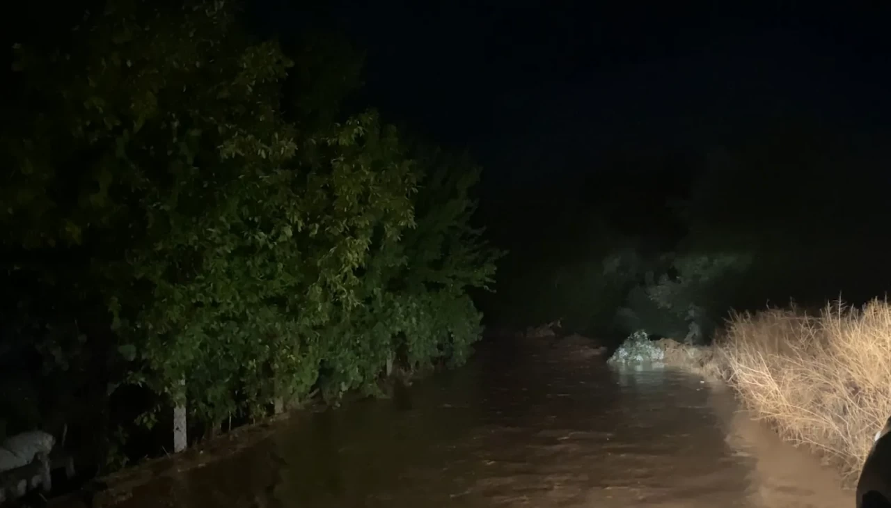 Kırıkkale'yi sağanak vurdu! Dereler taştı, sokaklar çamurla kaplandı