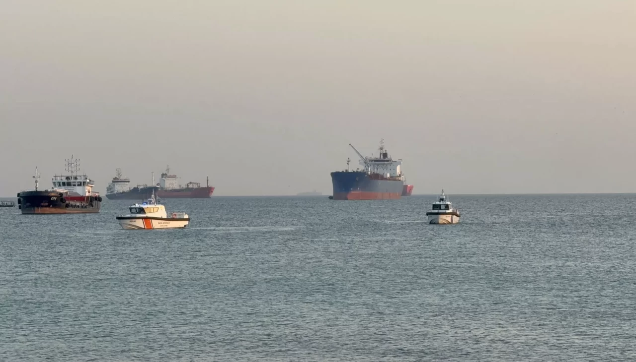 Küçükçekmece Menekşe açıklarında insan bedenine ait parçalar bulunduğu ihbarı polisi harekete geçirdi