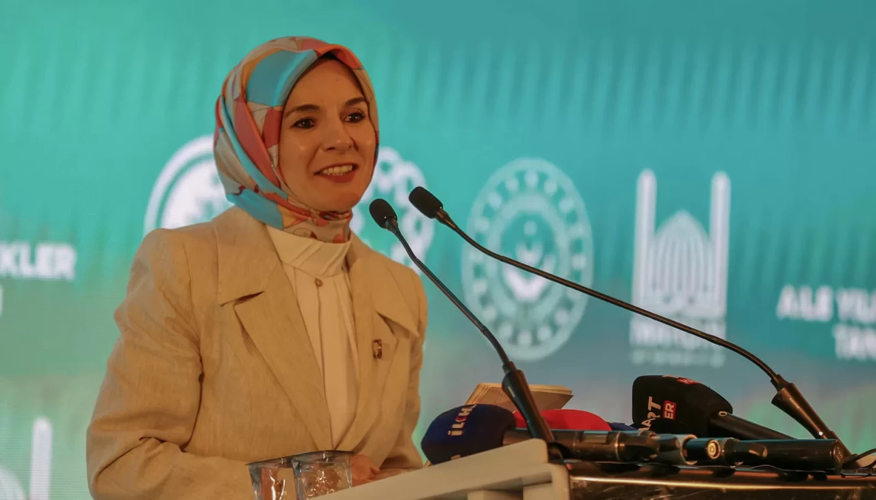 Bakan Göktaş Mardin'de "Aile Yılı" Projelerini Tanıttı: Gençlere ve Ailelere Büyük Destek Mesajı