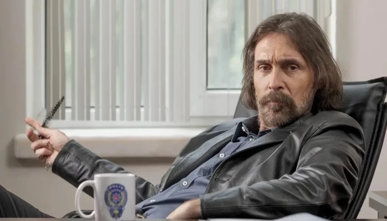 Erdal Beşikçioğlu'nun Etimesgut'una dev ceza! Ya artist ol, ya başkan!