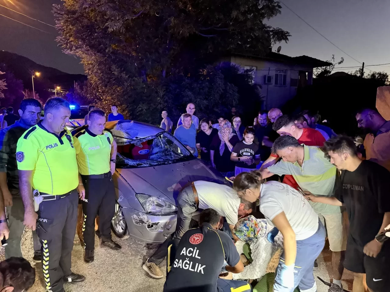 Fethiye'de feci kaza: Otomobil bisikletliye çarptı, sürücü ağır yaralı