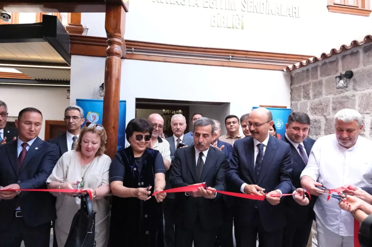 Uluslararası Avrasya Eğitim Sendikaları Birliği'nin yeni hizmet binası Ankara'da açıldı