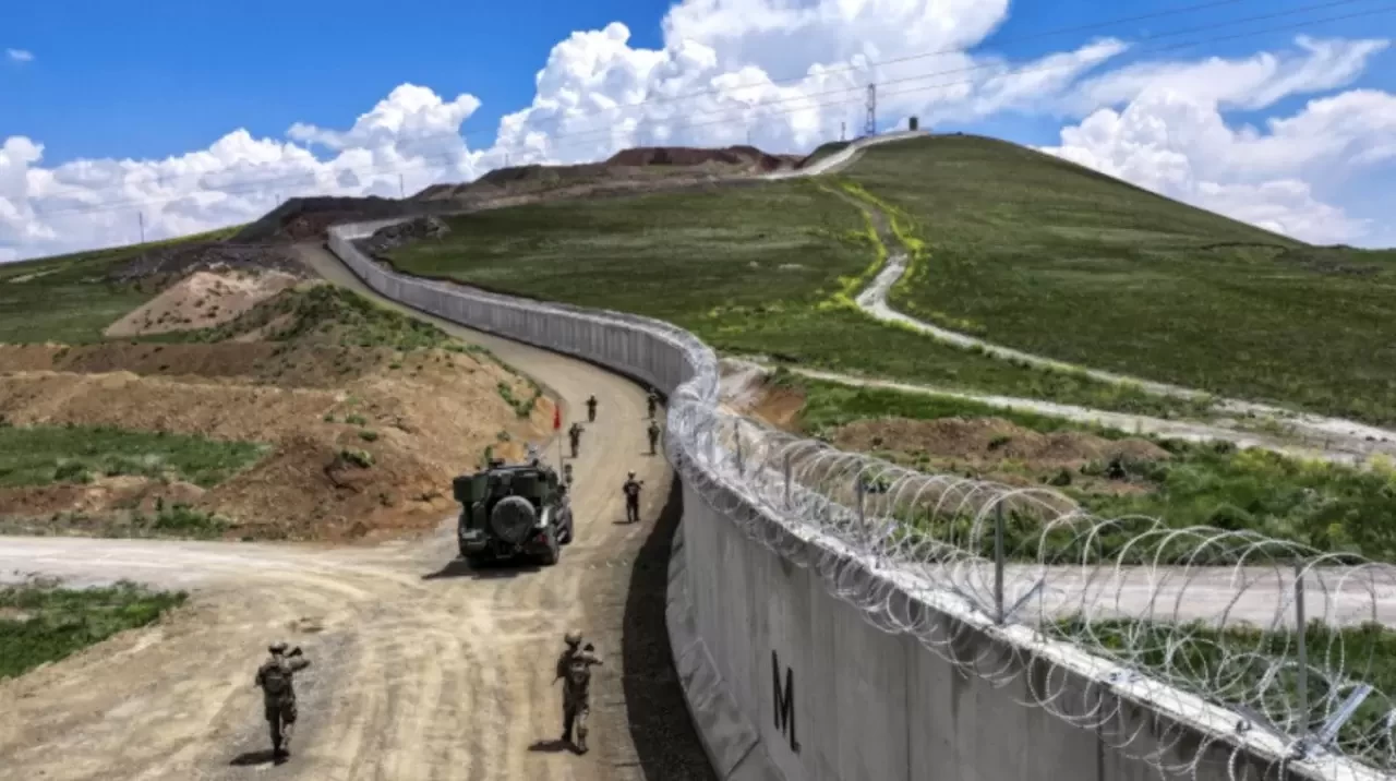 Van'da İran sınırına güvenlik duvarının 204 kilometresi tamamlandı