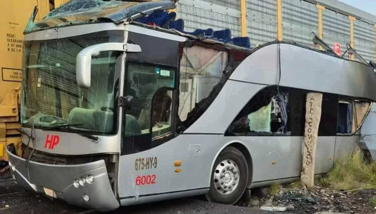 Meksika’da tren yolcu otobüsüne çarptı: 8 ölü, 45 yaralı