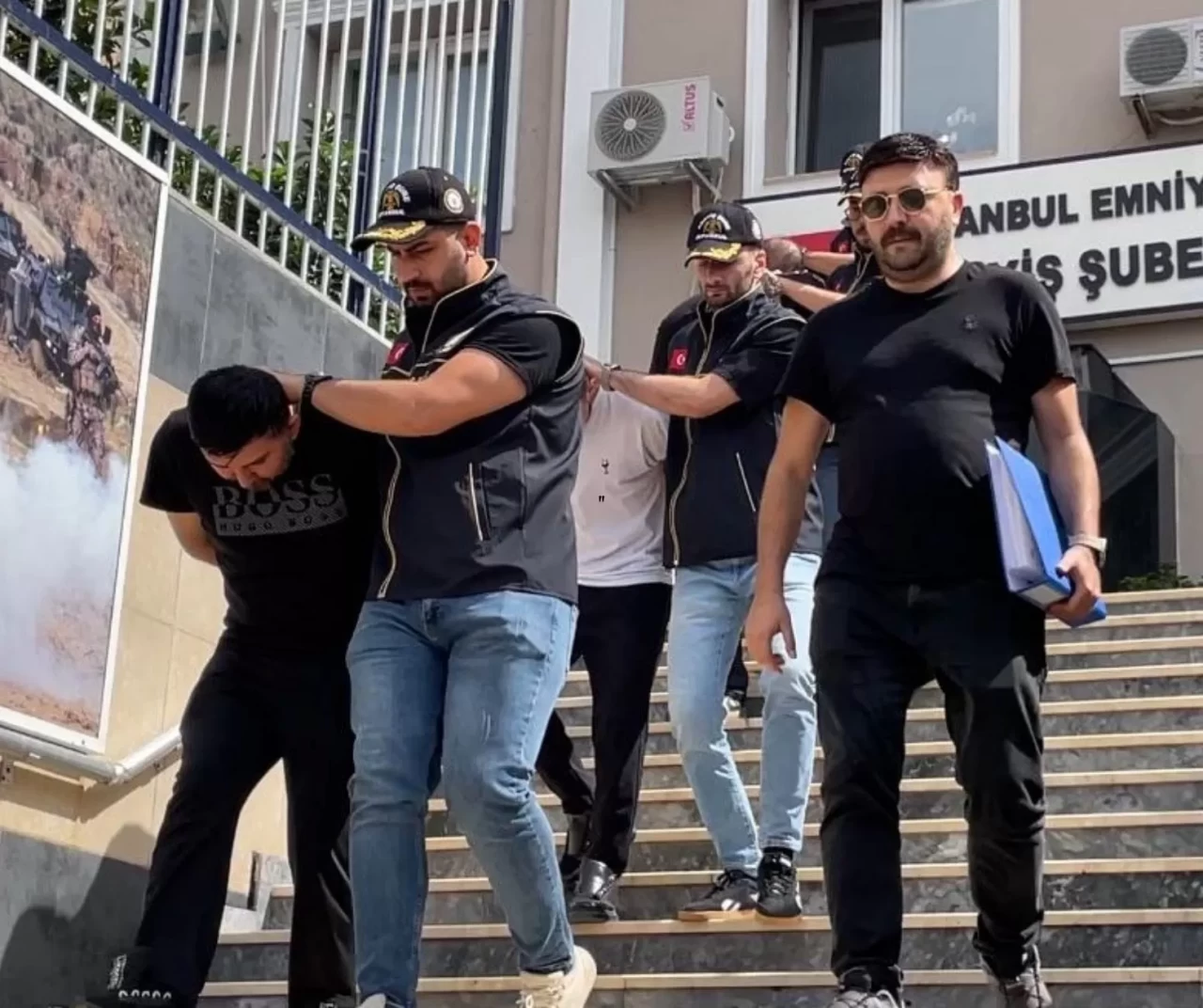 İzmir’de kaçırılan kişi İstanbul’da kurtarıldı: 5 şüpheli yakalandı