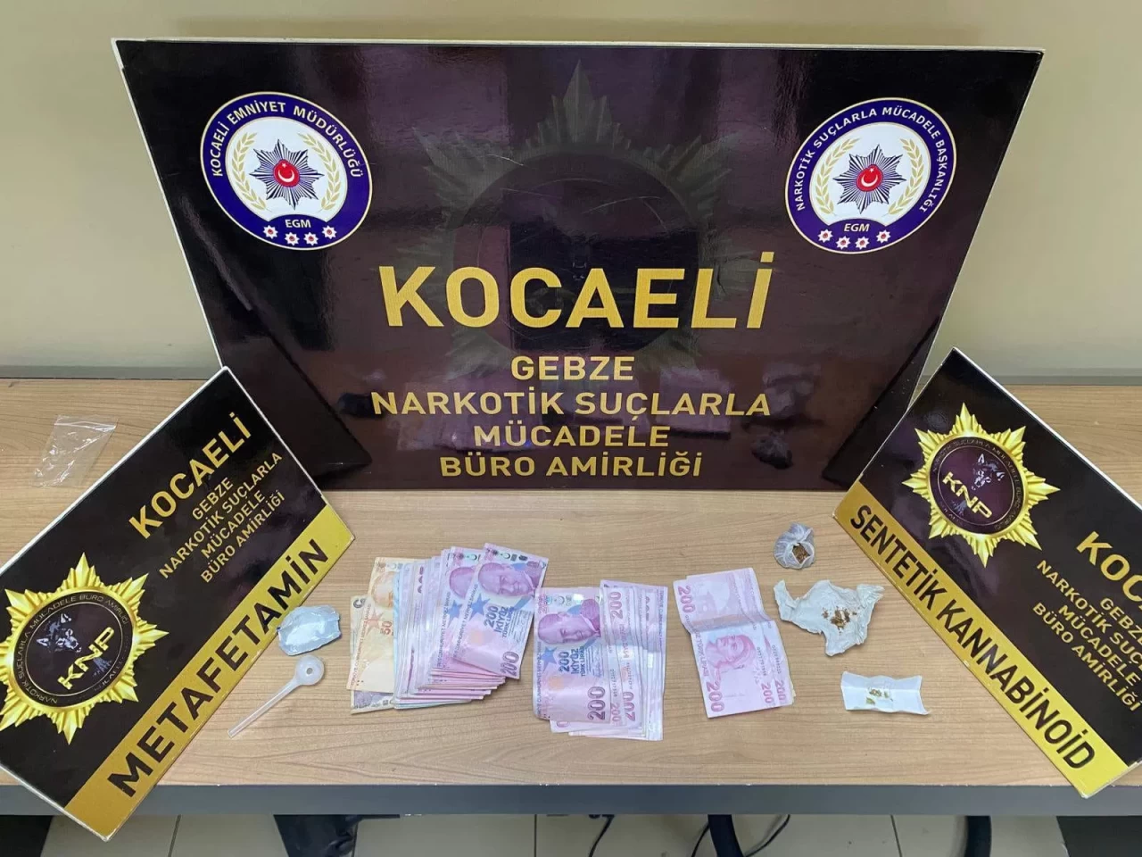 Kocaeli'de narkotik polisi uyuşturucuya geçit vermedi: 4 kişi tutuklandı