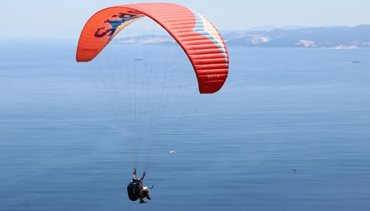Çılgın kutlama: 94’ünde paraşütle atladı