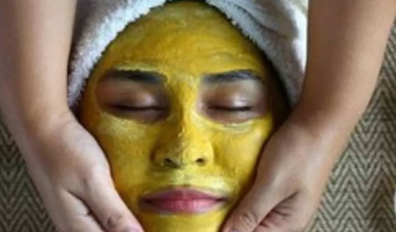 Doğal cilt ışıltısı! Zerdeçal maskesi nasıl yapılır?