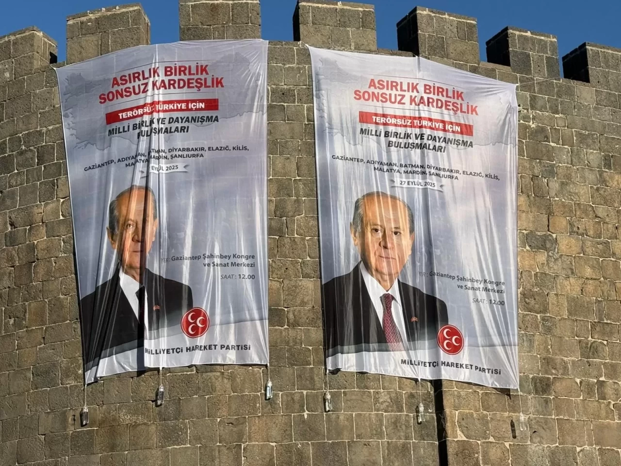 Devlet Bahçeli'nin dev posterleri Diyarbakır'da... Vatandaşlar Gaziantep programına davet edildi