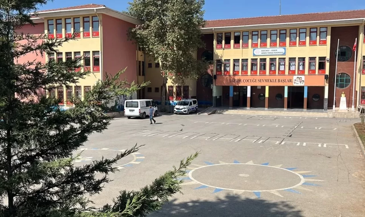 Kantinden ekler yiyen 5 öğrenci zehirlenme şüphesiyle hastaneye kaldırıldı