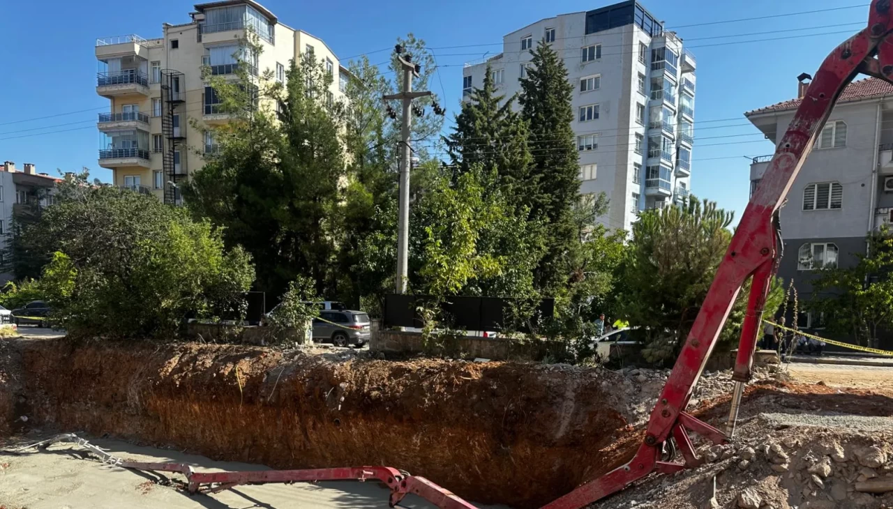 Uşak’ta inşaatta beton pompası çöktü, işçiler ezildi