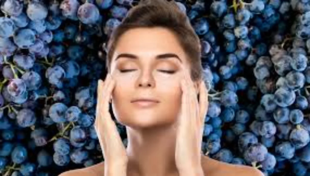 Güzellik rutininizi sarsacak bilgi! Siyah üzümü göz altlarına sürün, etkilerine şaşıracaksınız