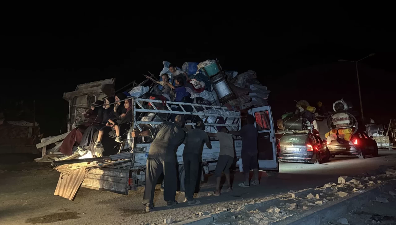 İsrail’in saldırıları nedeniyle Gazze’de zorunlu göç sürüyor