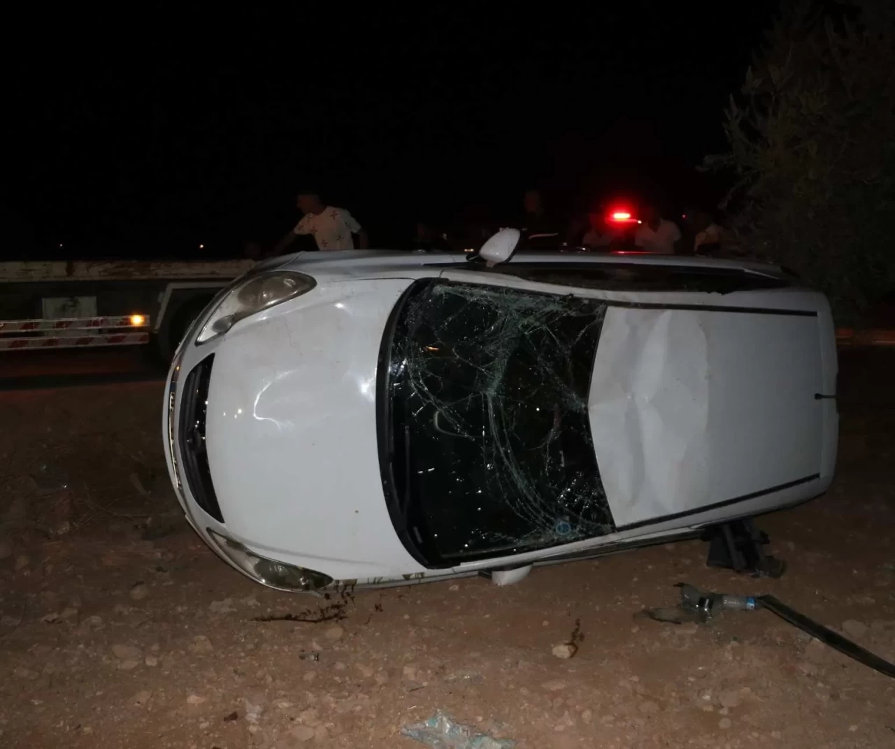 Kilis’te otomobil zeytin bahçesine devrildi: 1 yaralı