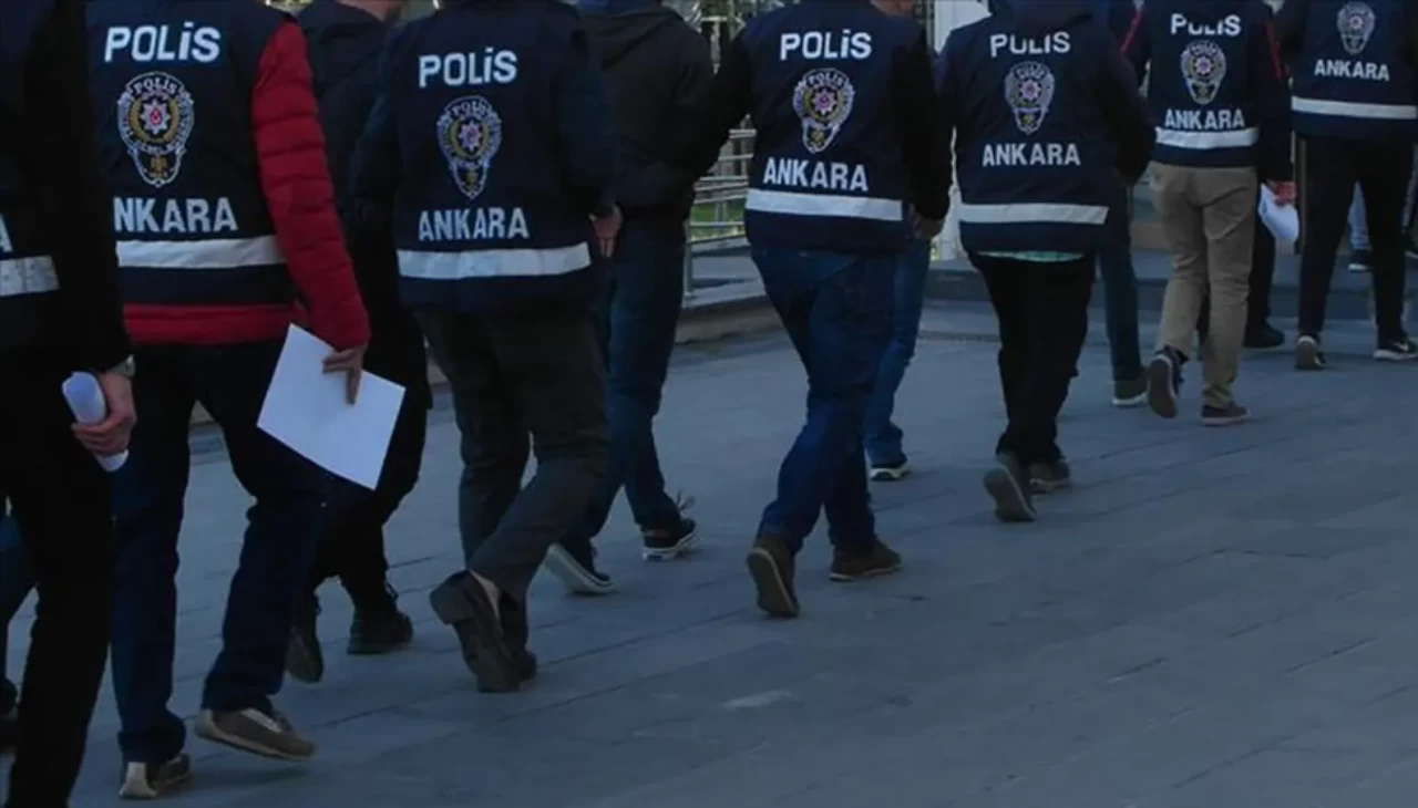 İstanbul merkezli FETÖ operasyonu: 17 şüpheli adliyeye sevk edildi