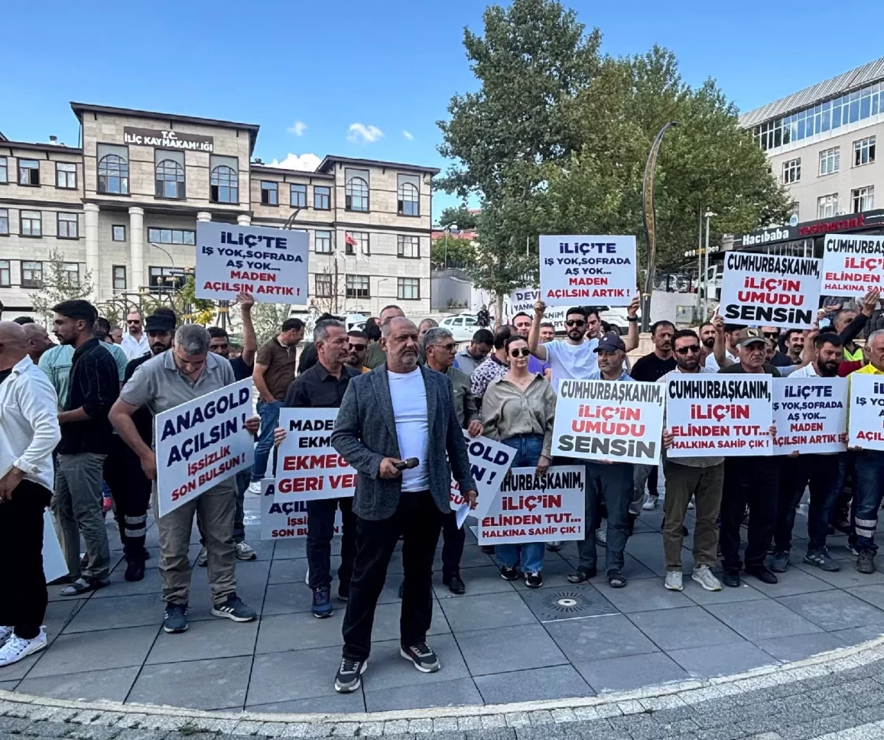 İşlerini geri isteyen İliç halkından çağrı: “Anagold yeniden üretime geçsin, ocaklar aşsız kalmasın”