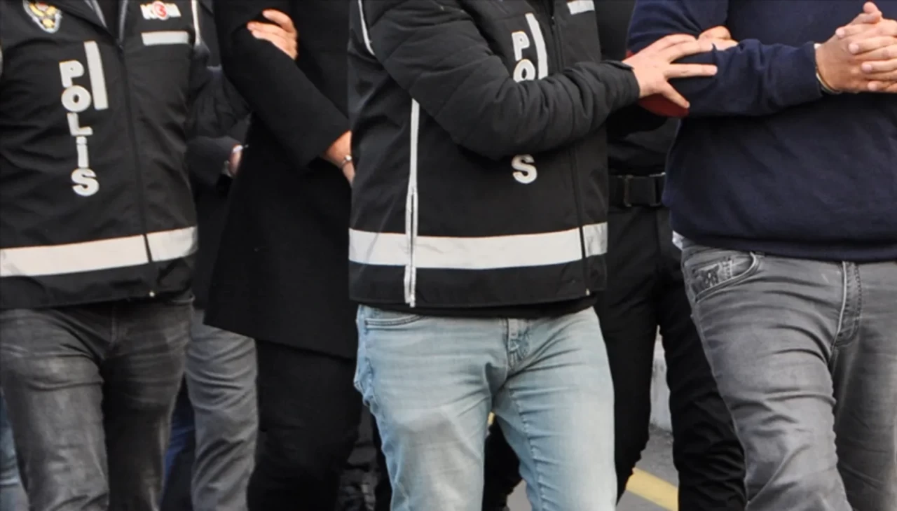 İstanbul'da uyuşturucu operasyonlarında yakalanan 13 şüpheli tutuklandı