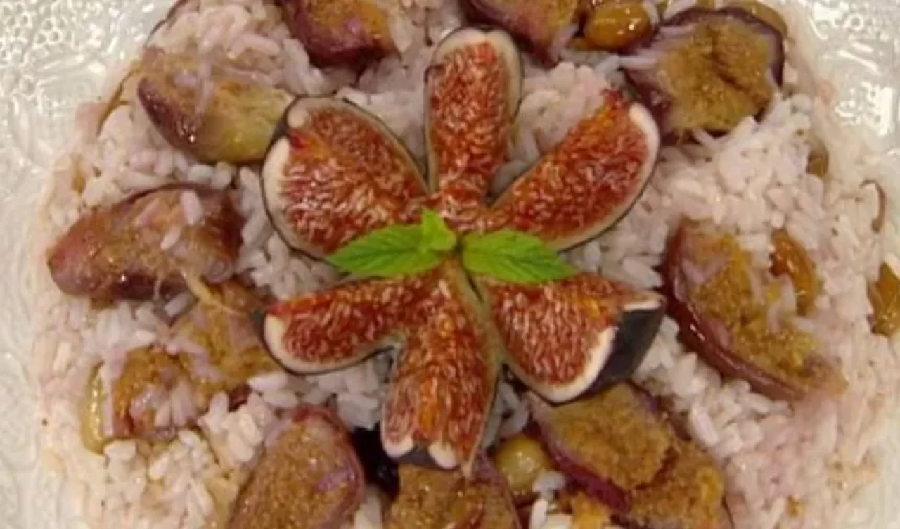 Sofralara şıklık katacak incirli pilav tarifi