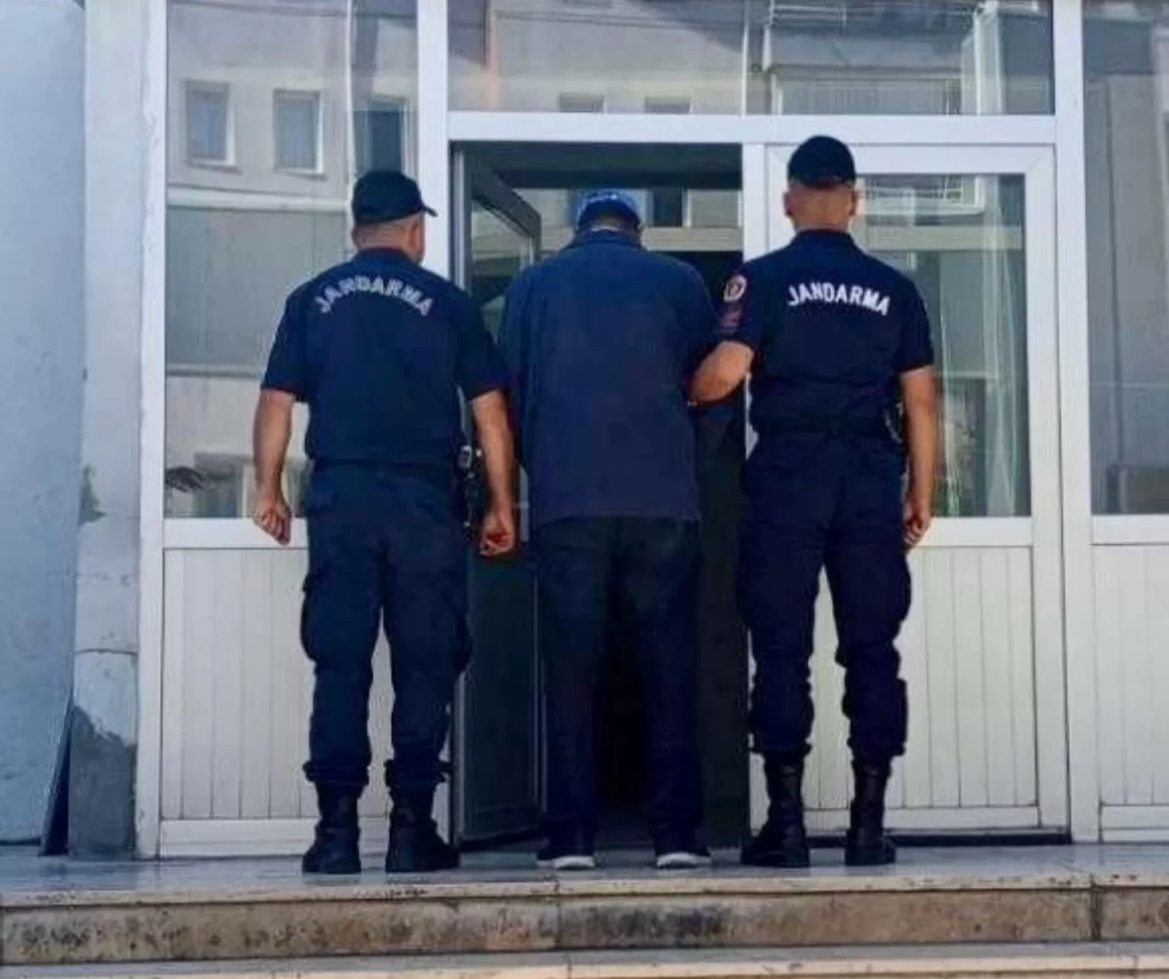 Kırşehir’de FETÖ firarisi kayınvalidesinin cenazesinde yakalandı