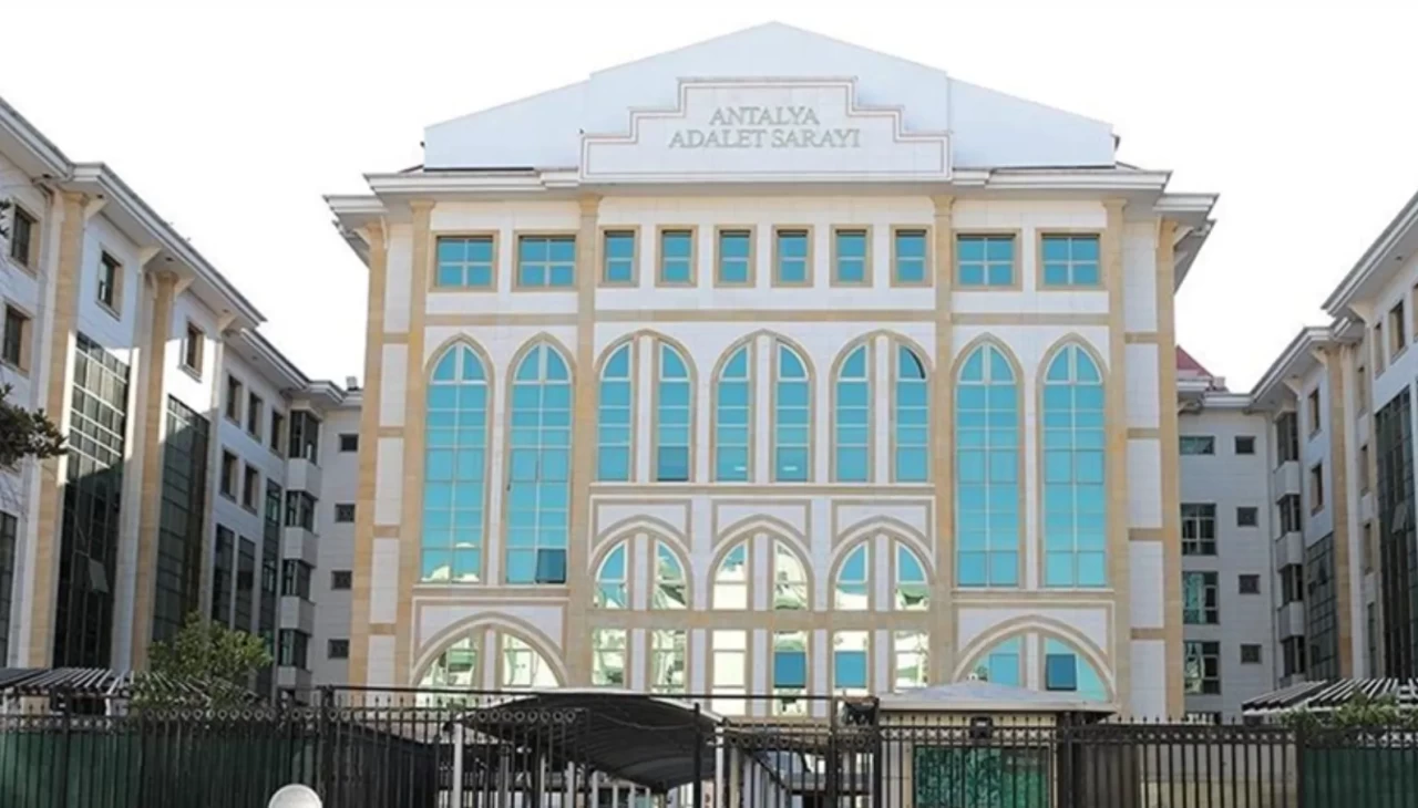 Antalya Büyükşehir Belediyesi’ne rüşvet operasyonu: 14 kişi adliyede