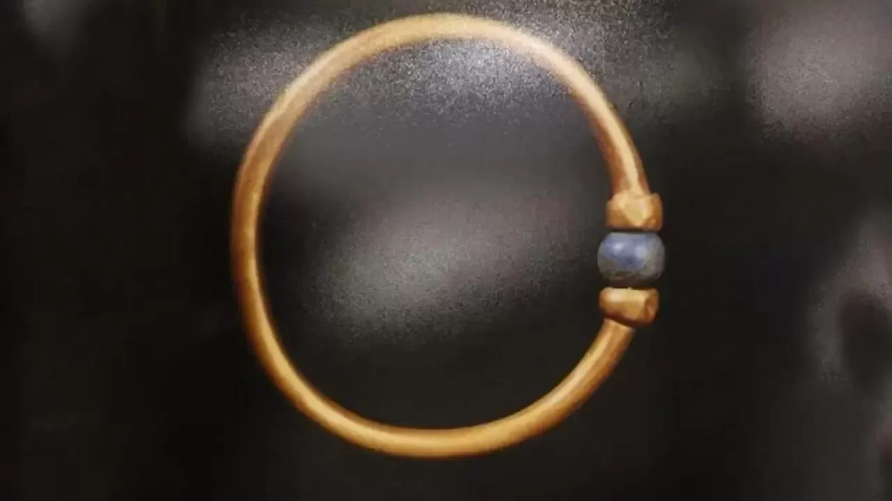 Mısır’da 3 bin yıllık altın bilezik kayboldu