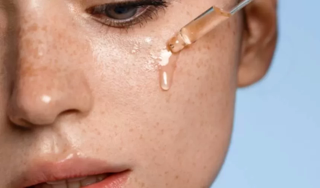 Göz çevresine hangi serumlar kullanılabilir?