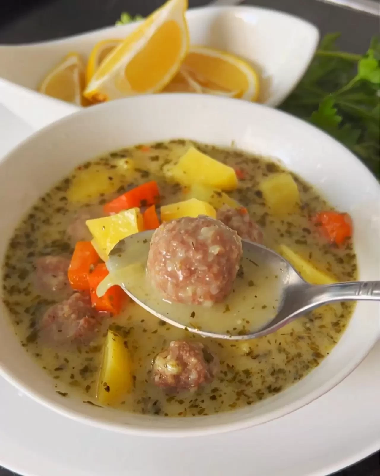 Ekşili Terbiyeli Sulu Köfte Tarifi: Sofraların Doyurucu Lezzeti