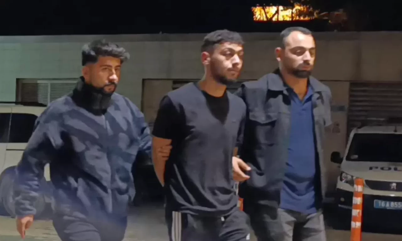 Bursa'da bir genci bıçakla yaralayan şüpheli saklandığı evinde yakalandı