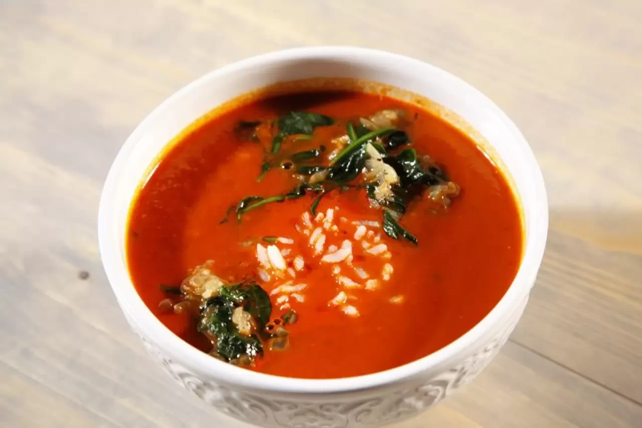 Andaloz Çorbası Tarifi: Kış Sofralarının Besleyici Lezzeti