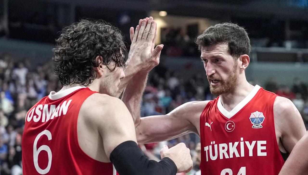 Ekonomi yönetimi EuroBasket 2025'te finale yükselen A Milli Basketbol Takımı'nı kutladı