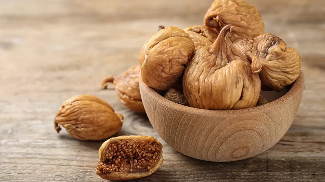 Diyet listelerinin yıldızı! Kuru incirle hazırlanan 5 sağlıklı tatlı