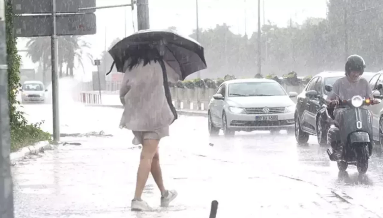 Yeni hafta yağmurla başlıyor! 5 bölgede kuvvetli sağanak alarmı