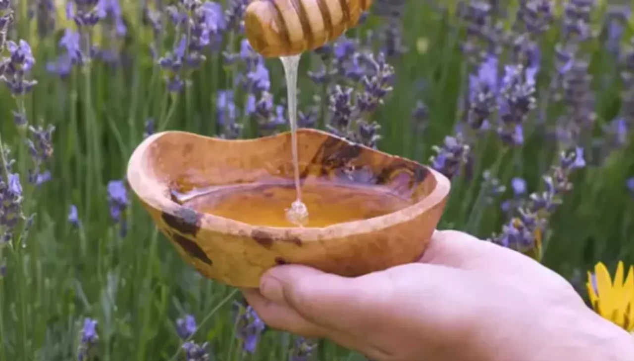 Kozmetik ürünlere servet ödemeyin! Kızarıklığı azaltıyor cilde parlaklık veriyor