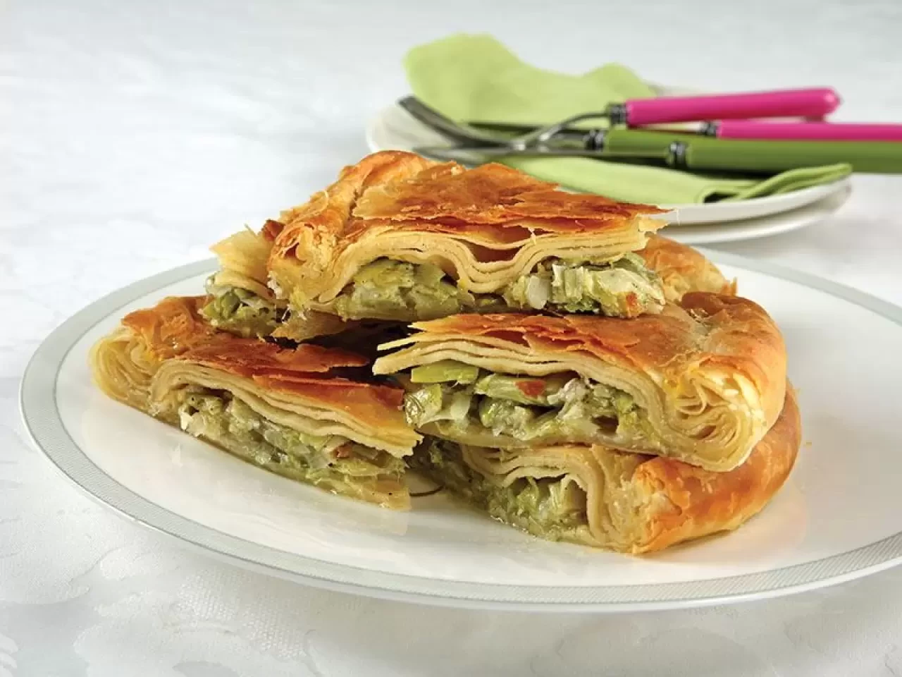 Pırasalı börek tarifi: Kış çay saatlerinin vazgeçilmezi
