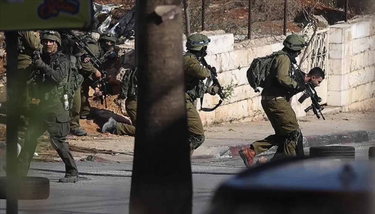 İsrail askerleri Kudüs ve Batı Şeria kasabalarına girdi