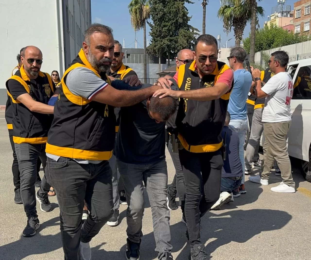 Adana’da otoparka silahlı saldırı girişimi: 6 şüpheli tutuklandı