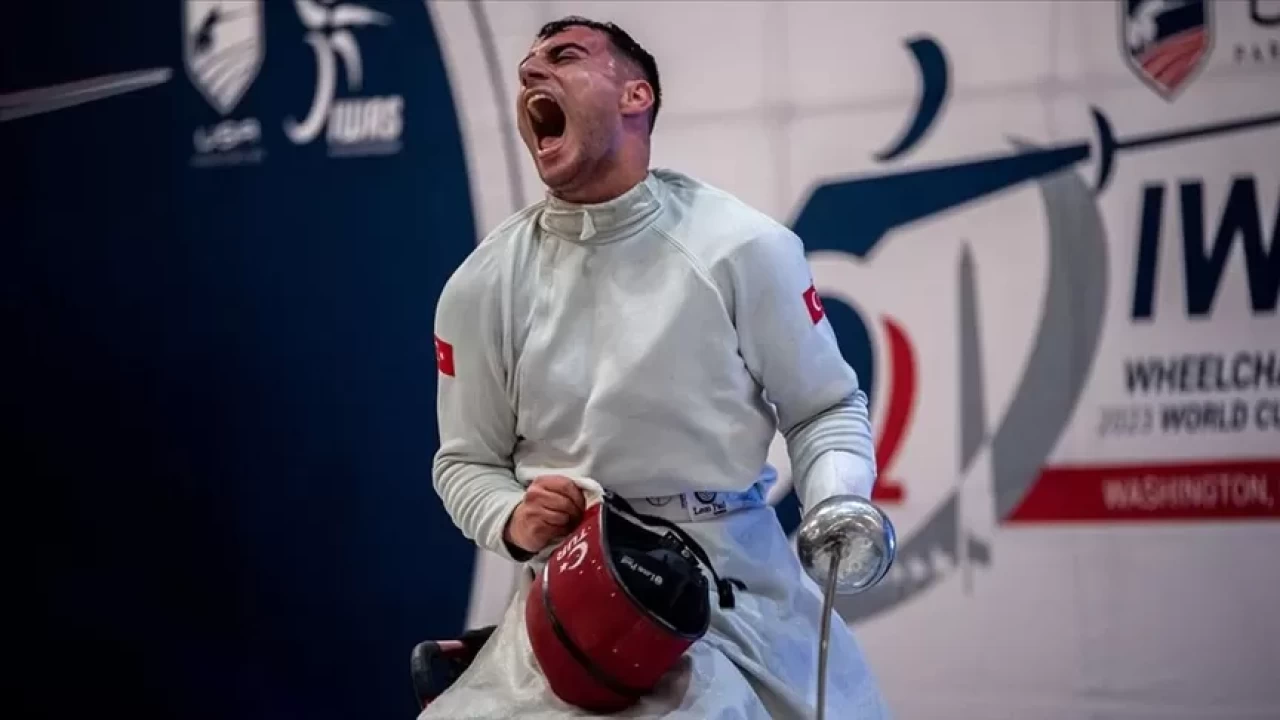 Milli sporcu Hakan Akkaya, Dünya Para Eskrim Şampiyonası’nda bronz madalya kazandı