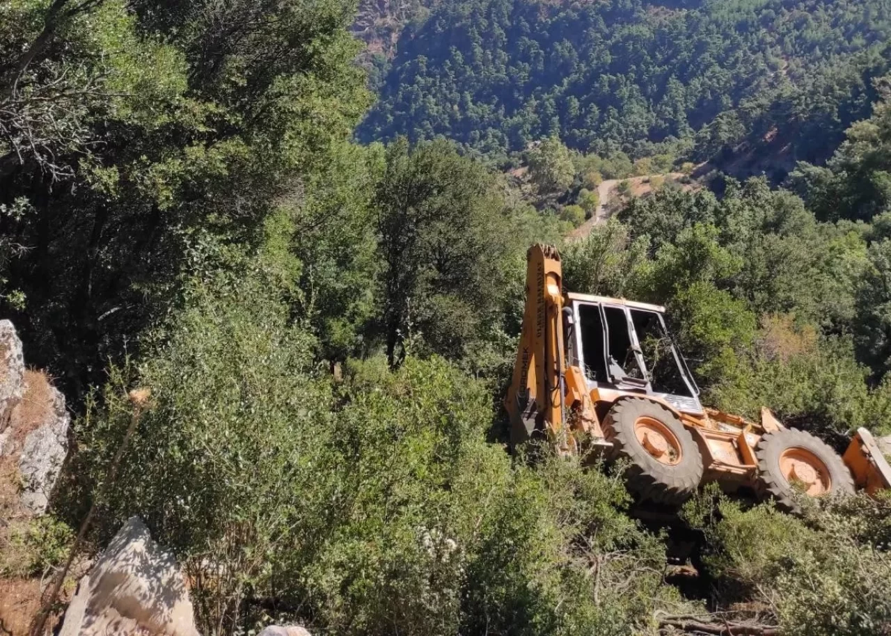 Uçurumdan yuvarlanan kepçenin operatörü yaşamını yitirdi