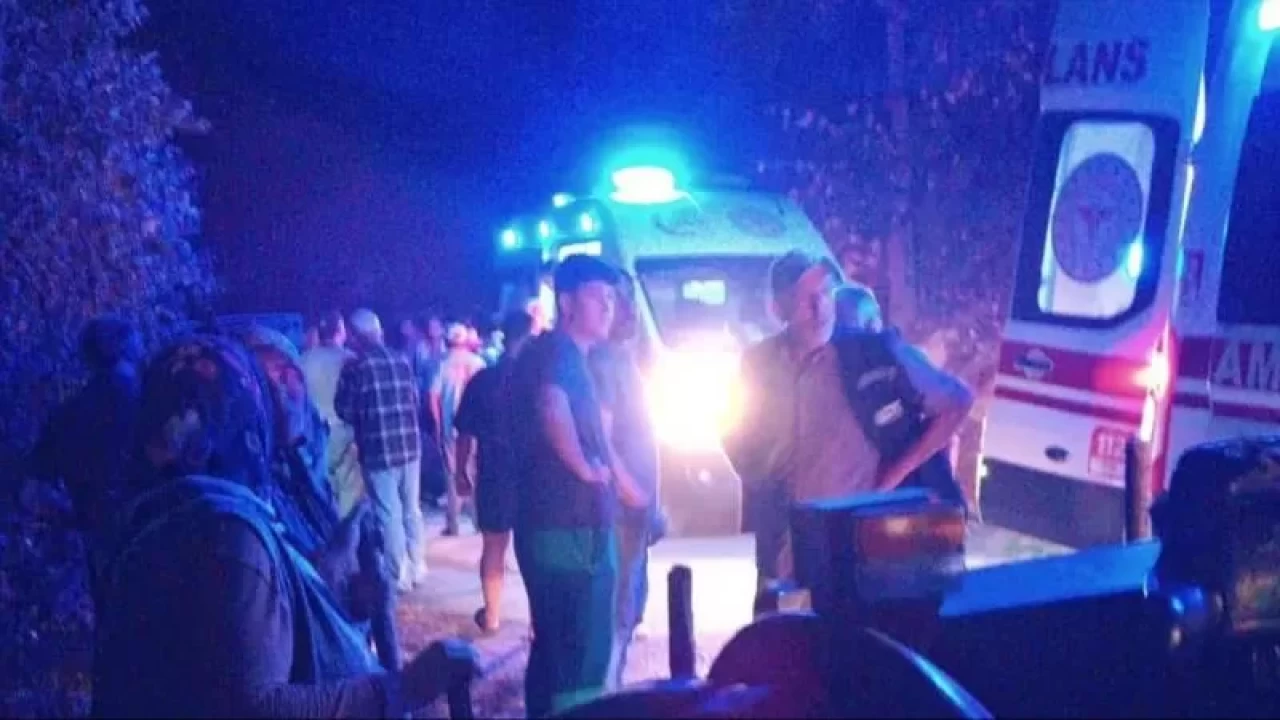 Düzce'de tarım aracı şarampole devrildi: 10 yaralı