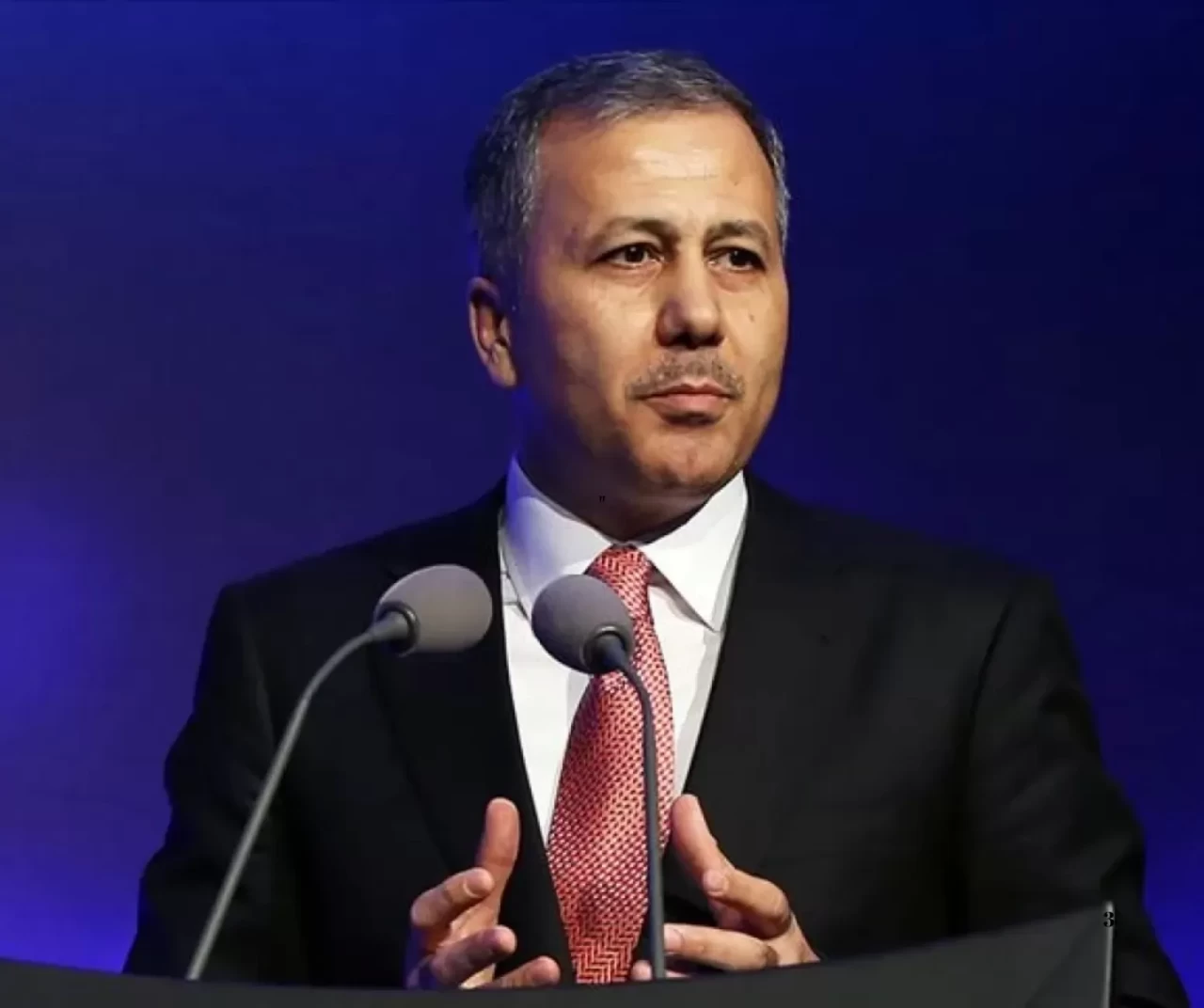 Mersin'de uyuşturucu operasyonu: 3.5 milyon hapla yakalanan 8 kişi adliyeye sevk edildi