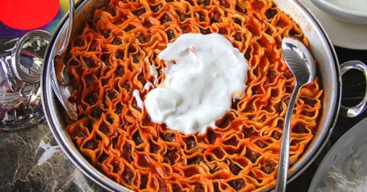 Tepsi Mantısı Tarifi: Evde Pratik ve Lezzetli Mantı