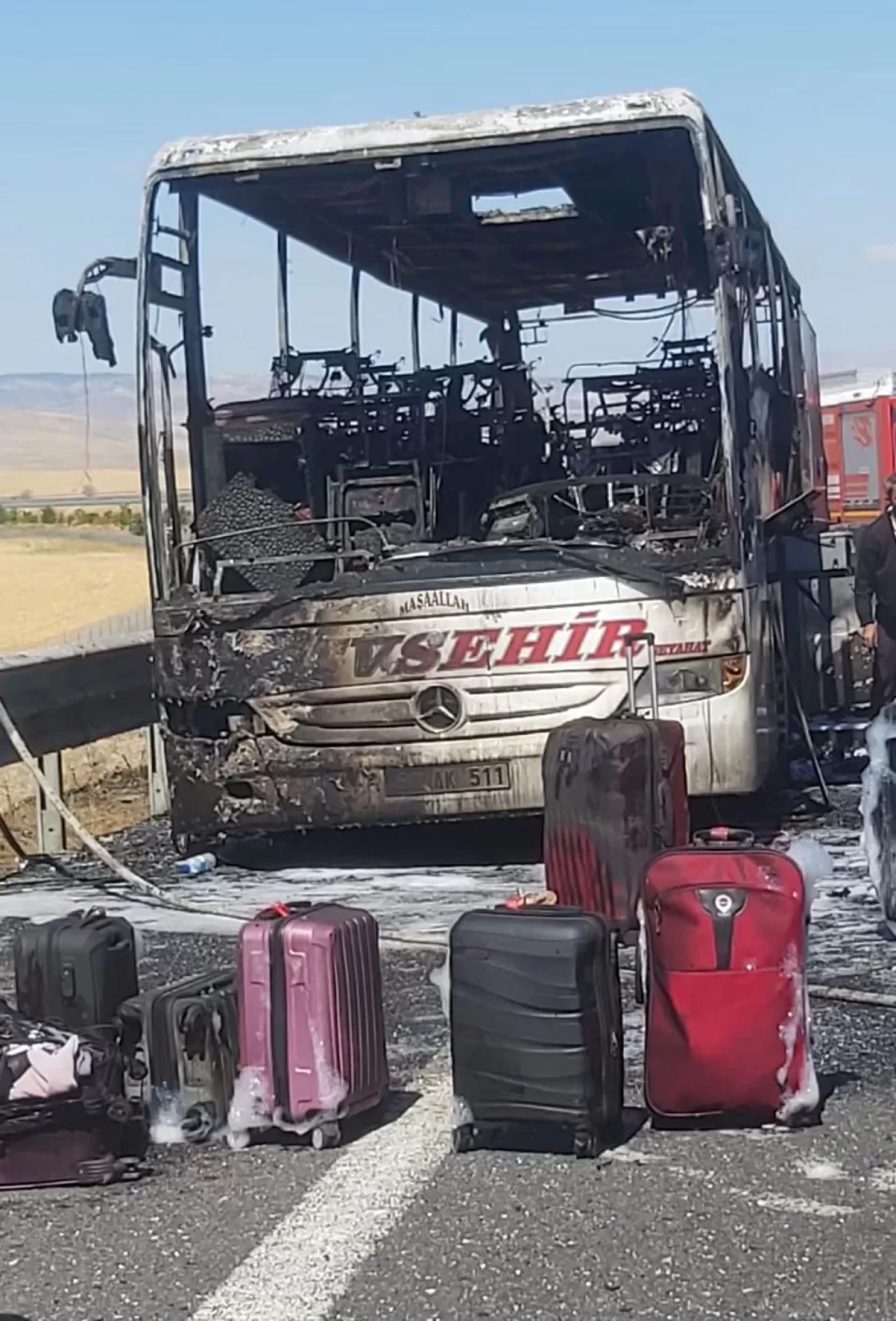 Ankara’da seyir halindeki yolcu otobüsü alev alev yandı