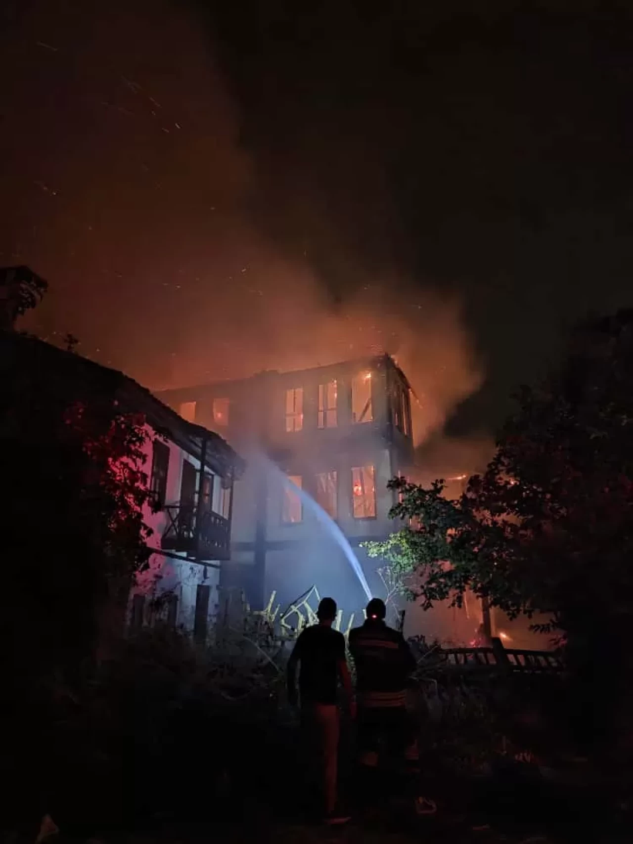 Bolu'da tarihi konak yandı